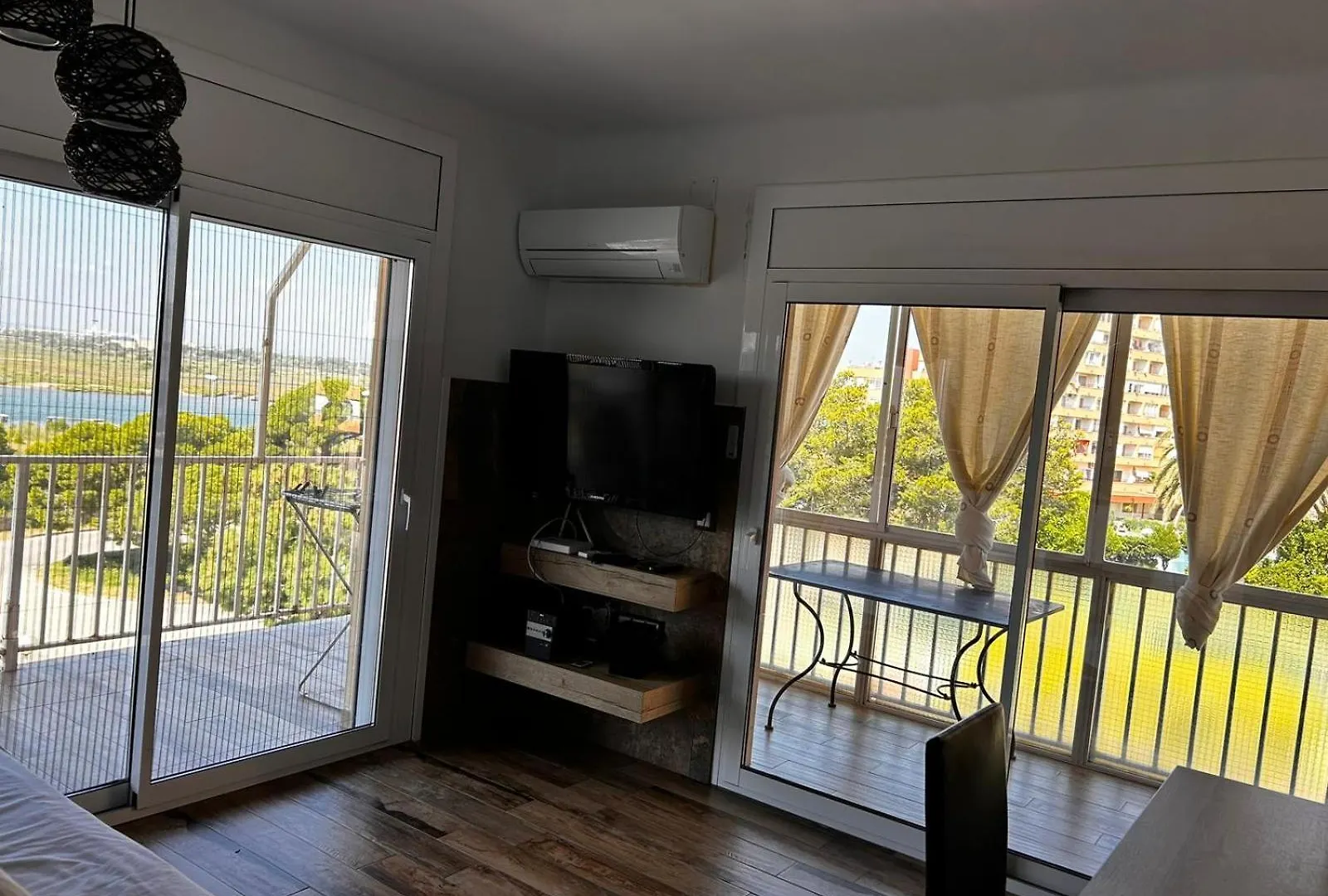 Santa Margarita Canal Apartment Roses Spain